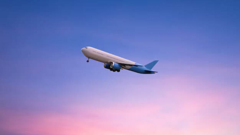 Save Money: Best Travel Hacks for Students Flying with Emirates
