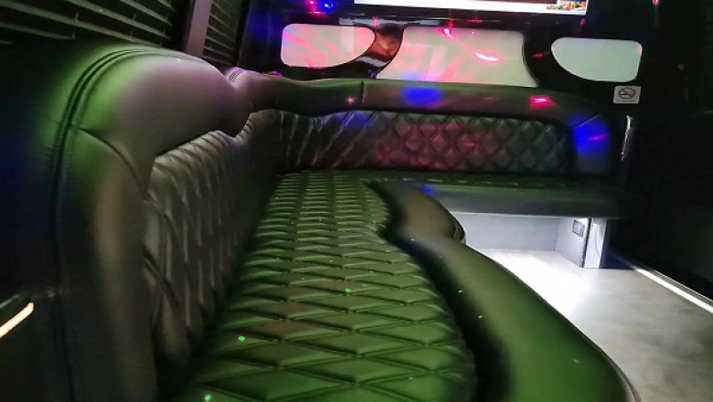 Stress-Free Arrivals and Departures: Famous Drive's Premier Airport Limo Service NYC