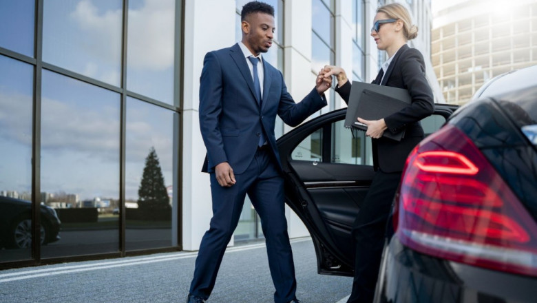 Ride in Luxury: Limo Service To and From EWR Airport