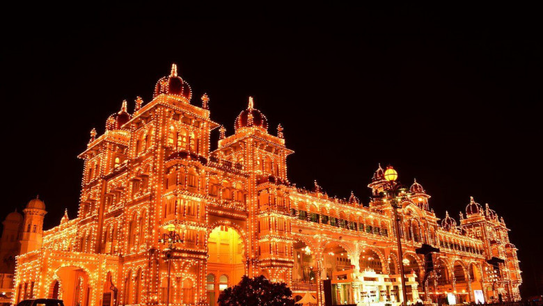 The Enchanting Beauty of Mysore Palace at Night