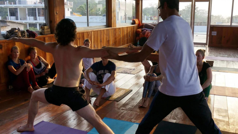 Top-Rated Yoga Teacher Training Schools in Rishikesh