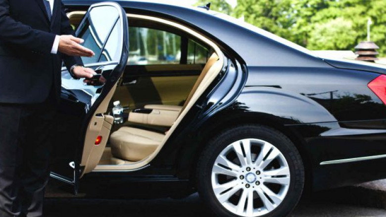 Seamless Journeys: Your Guide to Laguardia Airport Transfers To JFK with Famous Drive