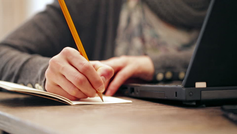Article Writing Agency vs. DIY Projects | Who’s Better?