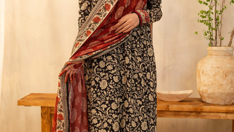 Shopping for Zellbury 3pc Unstitched Lawn Suits: A Fresh Look at Tradition and Style