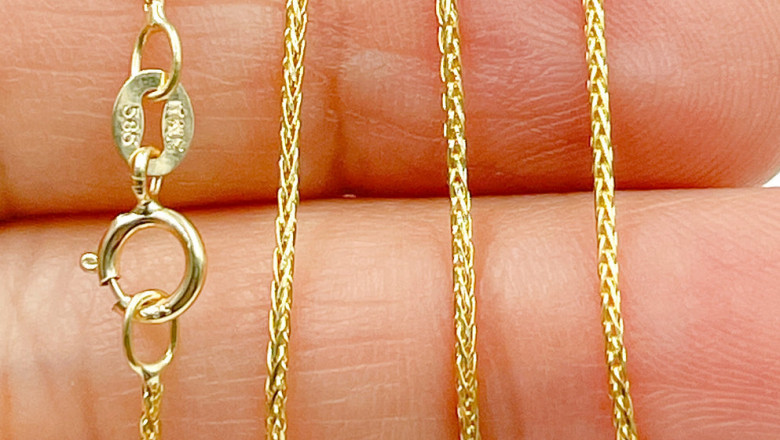 Elegant Solid Gold Chains for Women | Jewels And Chains
